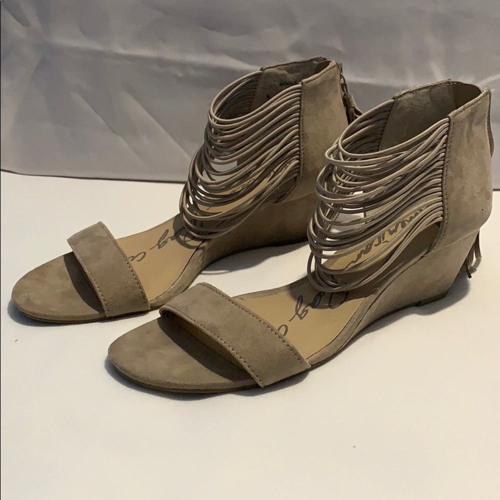 Carllie Women’s Open Toed Nude Wedge Sandal Size 9